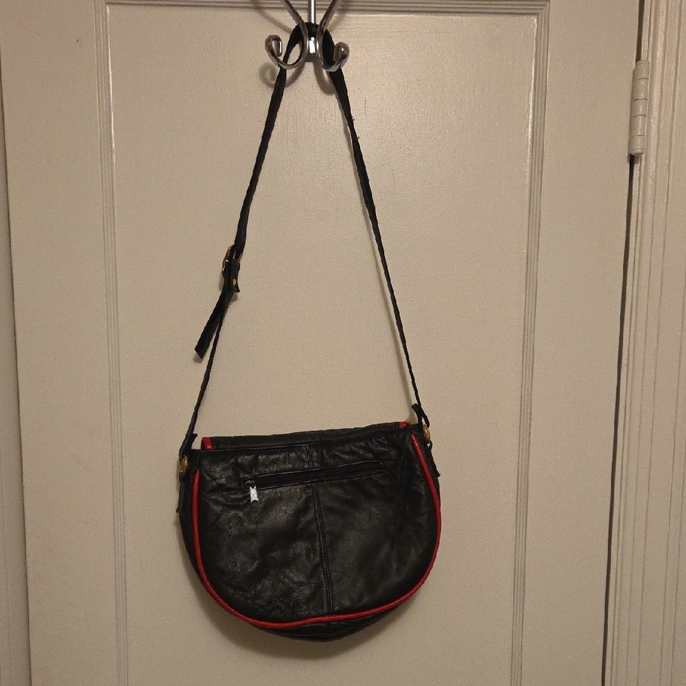 Betty Boop Black and Red Crossbody Bag - Picture 3 of 5